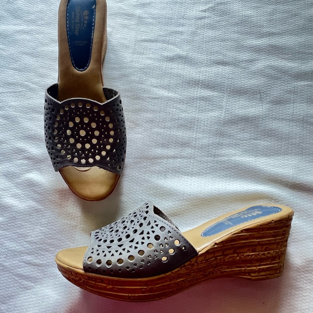 Spring Step Gray Platform Wedges - Picture 5 of 12